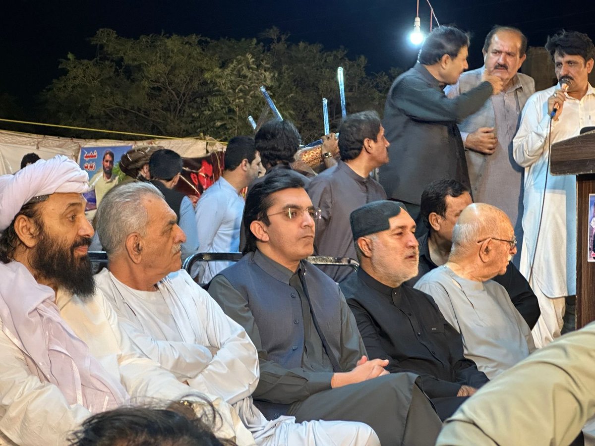 Khushal_Khattak's tweet photo. At this time @mjdawar President @NDM_Official and other leaders and members of NDM are participating in the sit-in against the Ziarat attack in Quetta. The mainstream media might not be covering the massive protest but our people's voices cannot be ignored. https://t.co/lGcdq2ybNZ