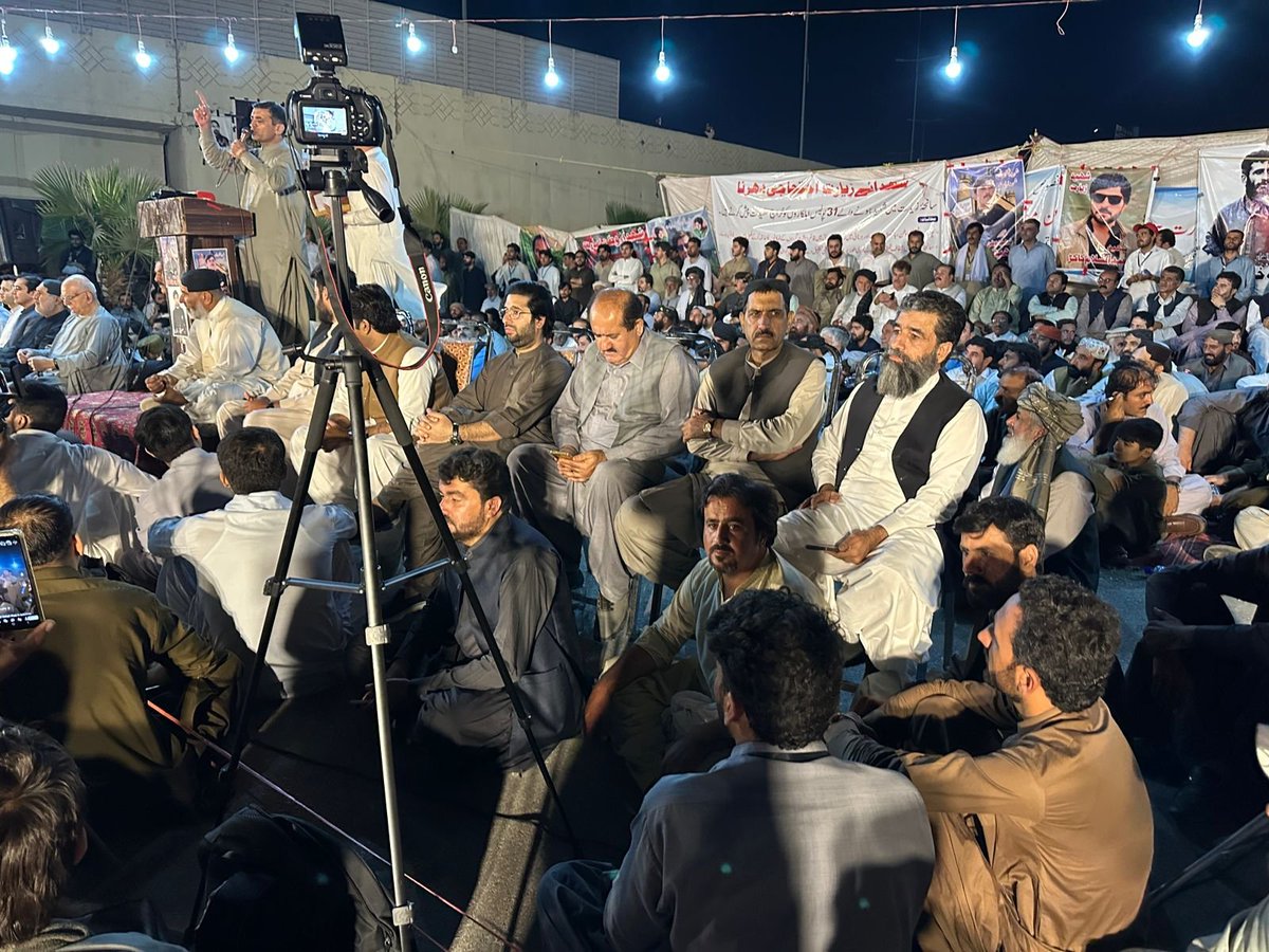 Khushal_Khattak's tweet photo. At this time @mjdawar President @NDM_Official and other leaders and members of NDM are participating in the sit-in against the Ziarat attack in Quetta. The mainstream media might not be covering the massive protest but our people's voices cannot be ignored. https://t.co/lGcdq2ybNZ