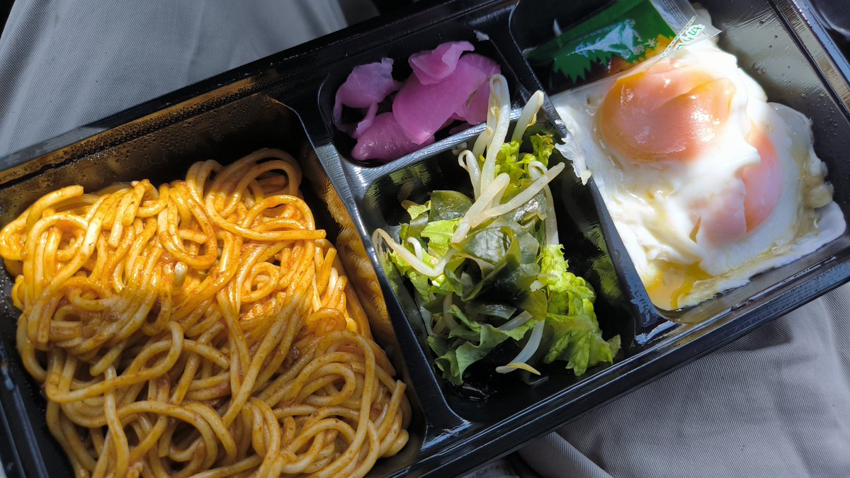 Trainlike_Iwa's tweet photo. 2025/07/13
福島県福島市 まるほ弁当 松山店

この日はネーミングが気になっていた"スパ目玉"(訪問時点で480円)を注文購入。スパゲティと目玉焼きでスパ目玉…以前食した明太子スパゲティ同様、これもまた独特の感じ。美味しくいただきました。 https://t.co/0l9CAmp7t7