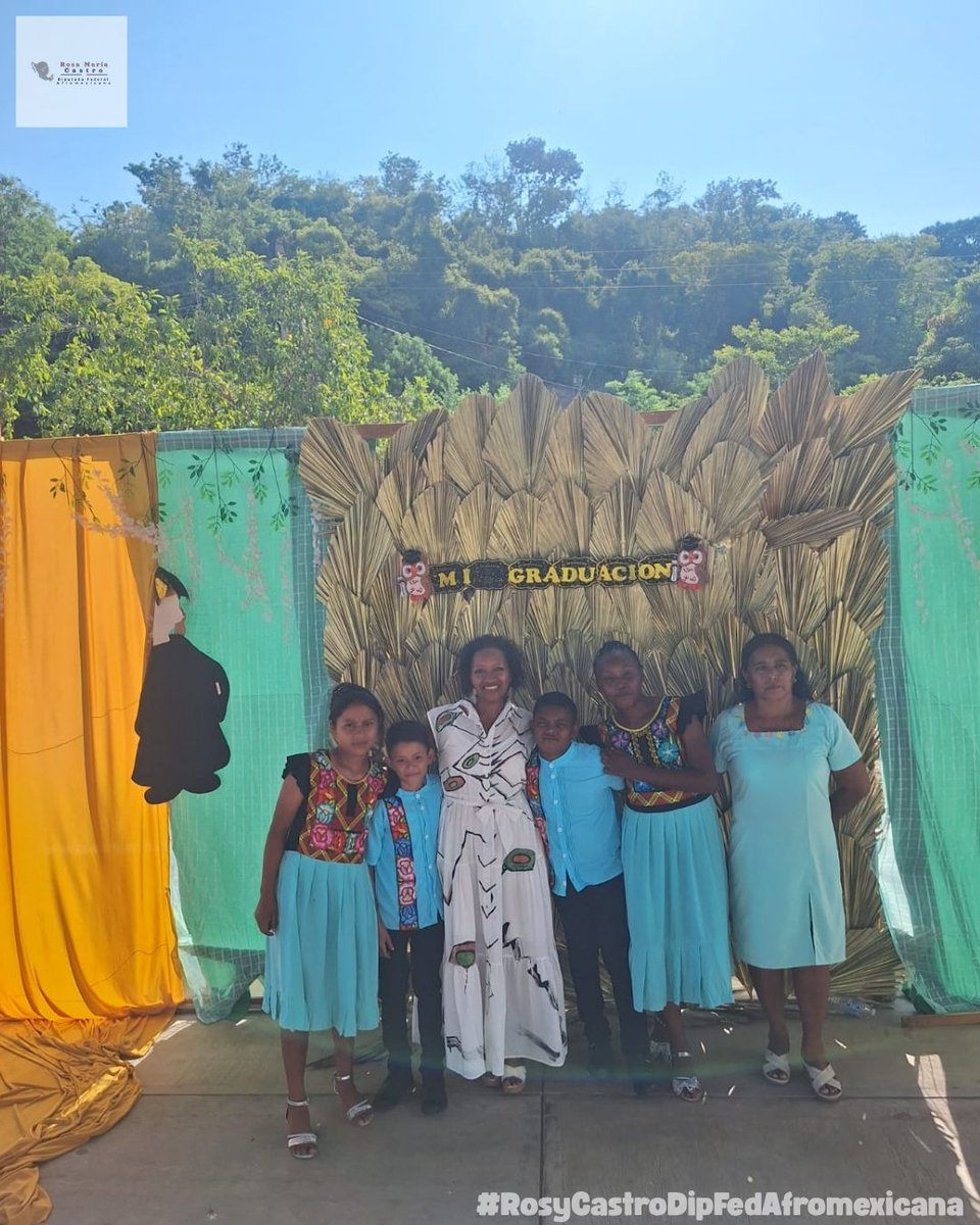 rosycastroafro's tweet photo. Fue un honor ser madrina de la generación 2020-2026 de la Primaria Agustín Melgar, en Coyuche, Jamiltepec. Gracias por su cariño y por mantener vivas las tradiciones de nuestros pueblos afromexicanos.

#RosyCastroDipFedAfromexicana #Coyuche #Jamiltepec https://t.co/45SW5uRzlw