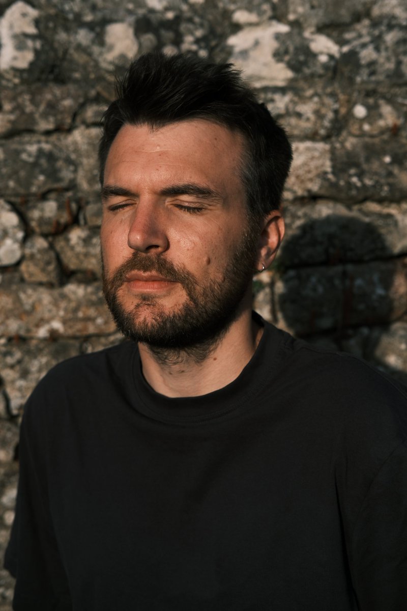 FutureArchiveR's tweet photo. New single from muuju coming this Friday! In the meantime check out his debut EP “bedforms” released last year on Future Archive Recordings. ✨

https://t.co/hNviSDP9UV

#muuju #futurearchiverecordings https://t.co/DA3jfLwbOf
