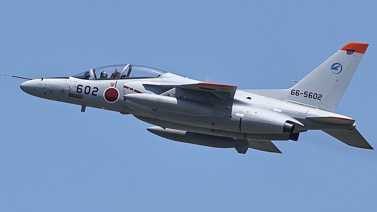kitikatu's tweet photo. 岐阜基地 飛行開発実験団 ATDW
T-4 602 🇯🇵
久々に見た602 タンク付きカッコイイよね
この機体のマークだけ凄い上にある気がするんだよな🤔
#岐阜基地
#飛行開発実験団
#ATDW https://t.co/gcNnjNEP29