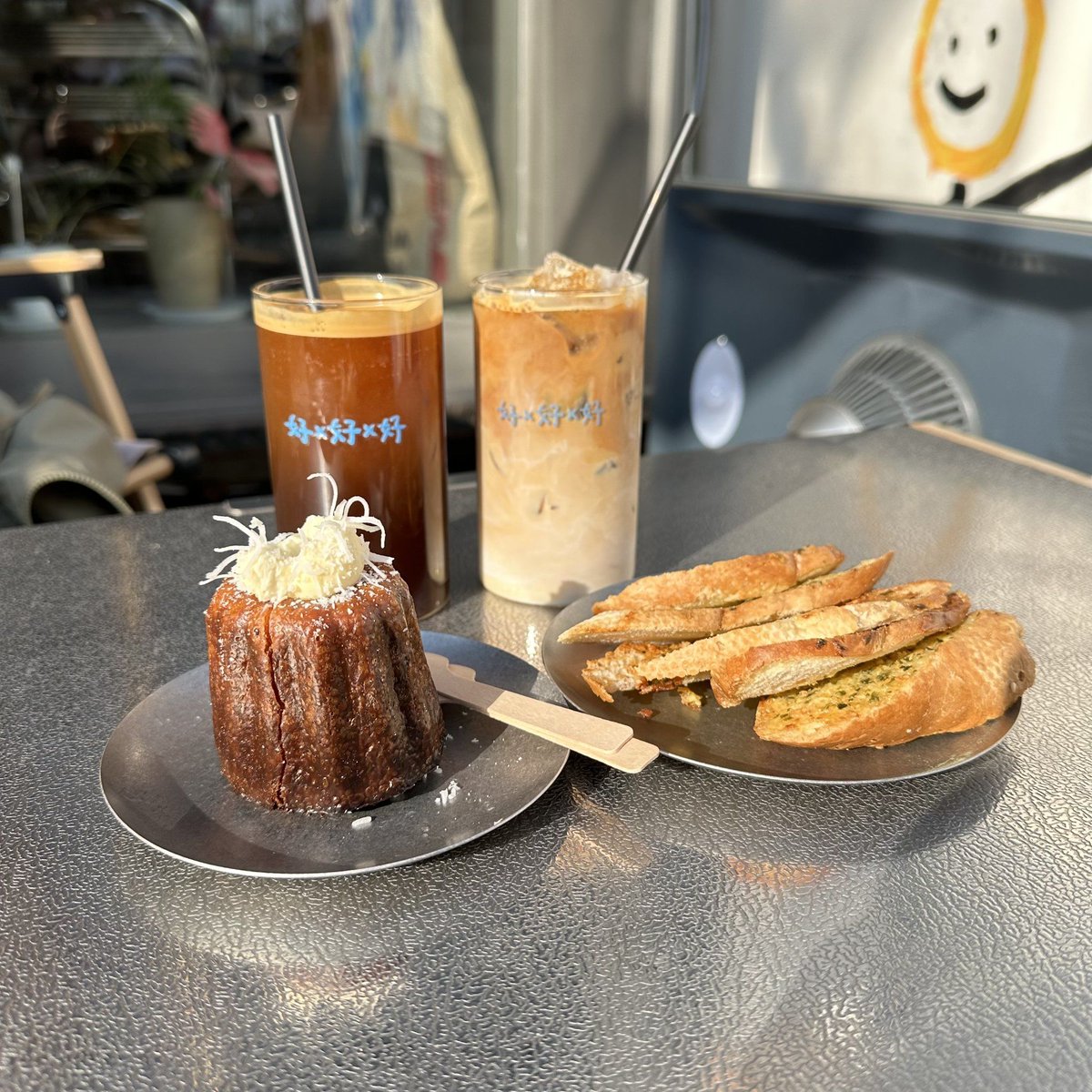 Rainny221's tweet photo. Bright summer vibes! Ice cream in hand, sun on my face, perfect day to chase fresh air and good moments. #SummerFeels， https://t.co/DS73qPKKtZ
