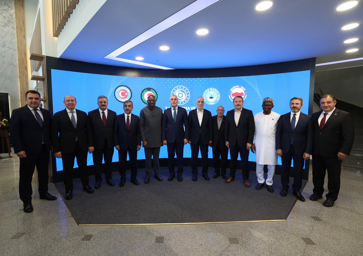 isikhanvedat's tweet photo. İrade Bizim Zafer Bizim 

'15 Temmuz Hain Darbe Girişimine Karşı Emekçilerin Mücadelesi Paneli’ni çalışma hayatımızın paydaşları olan işçi ve memur temsilcileriyle gerçekleştirdik.

#15Temmuz gecesi canıyla, kanıyla asırlar geçse de unutulmayacak bir destan yazan şehitlerimizi ve gazilerimizi dualarla andık.

Cumhurbaşkanımız Sayın @RTErdogan’ın kararlı liderliği ve Aziz Milletimizin tarihe geçen direnişiyle tüm dünyaya irademizi asla teslim etmeyeceğimizi gösterdik.🇹🇷

O uzun ve karanlık gecede, millete silah doğrultan ihanet şebekesi FETÖ’ye karşı geçit vermeyen, ortak paydamız Türkiye’dir diyen emekçi kardeşlerimize, sendikalarımıza, konfederasyonlarımıza şükranlarımı sunuyorum.

Böylesine anlamlı bir programa katkı sağlayan tüm sosyal paydaşlarımıza teşekkür ediyorum.

@turkiskonf 
@hakiskonf
@MemurSenKonf 
@Kamu_Sen