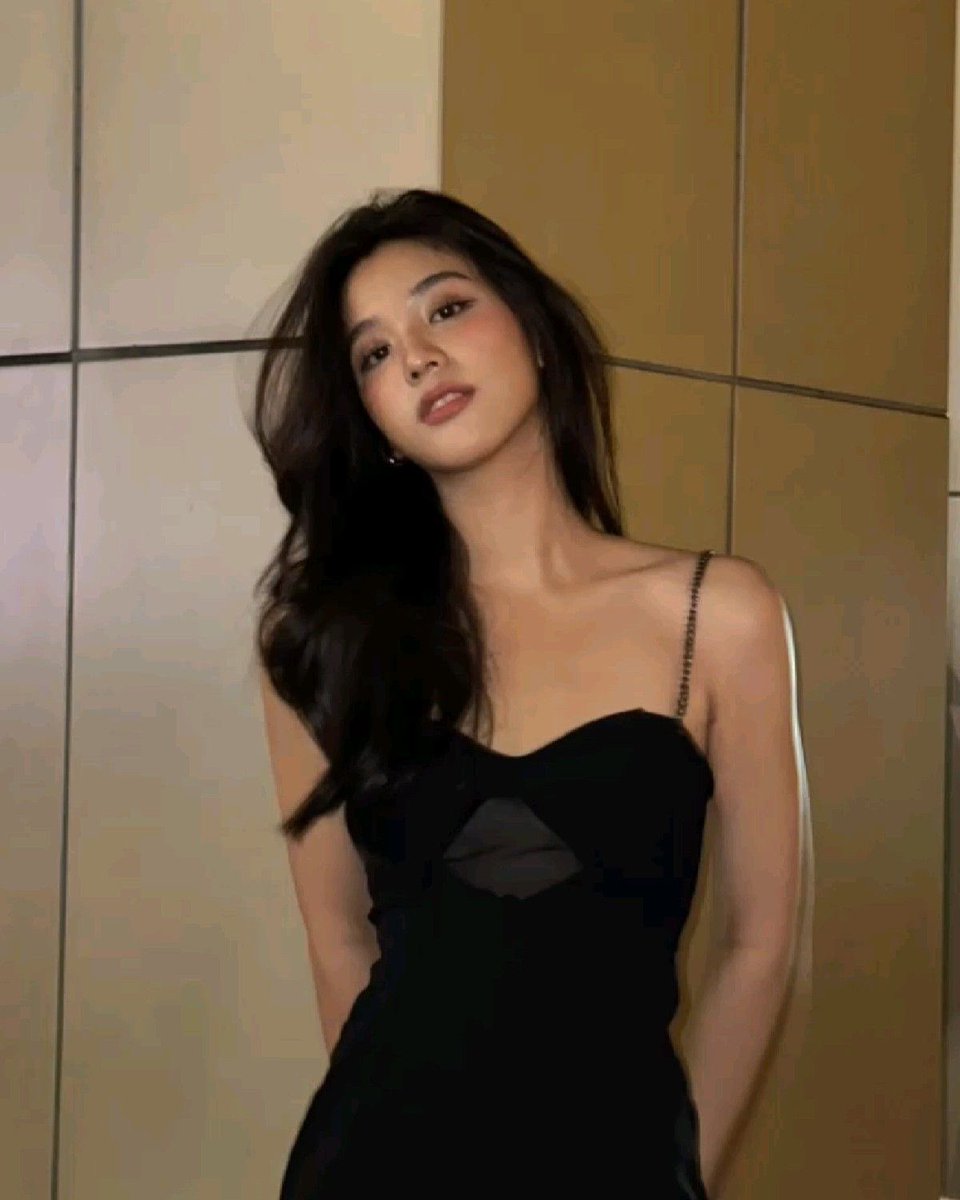 humanidie's tweet photo. kemaren kalo cowok ganteng thailand yang thailand bgt versi gw kan krating ya, kalo cewek (setelah merenung lama bgt) menurut gwa sih bonnie pattraphus. https://t.co/qiBNrNX5Qw