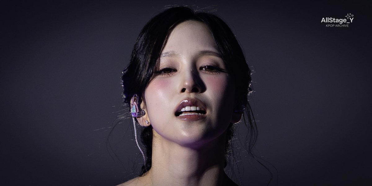 AllStage_Y's tweet photo. Commanding.
#TWICE #트와이스 #MINA #미나 #ミナ
#THISISFOR_SEOUL https://t.co/JR8ryeMRTD