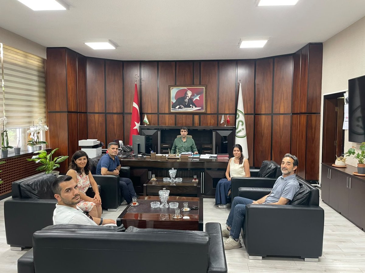 ESM_GM's tweet photo. ESM Urfa Şube Yürütme Kurulu üyelerimiz ve MYK üyemiz Hamit Cansever Adana DSİ 6. Bölge Müdürü Dr. M. Akif Kaygusuz'u ziyaret ederek işyeri ile ilgili sorunları iletti. https://t.co/fHKSgiO3yf