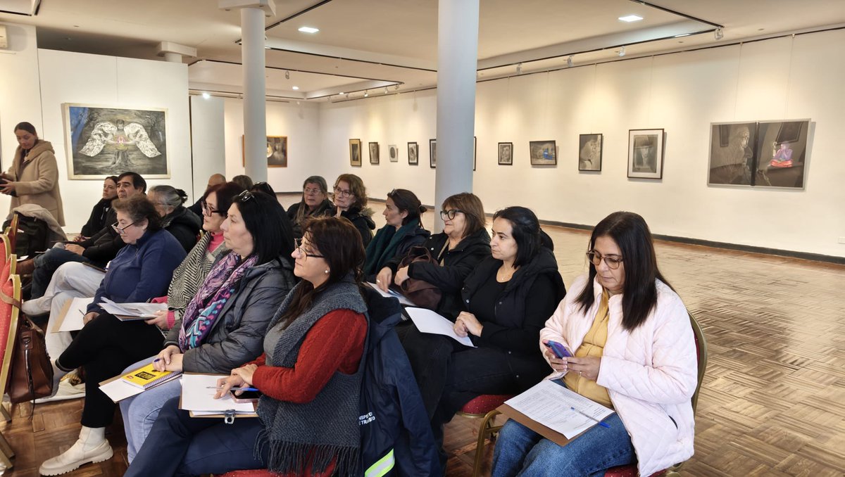 FloridaIDF's tweet photo. En el marco del programa de formación permanente para funcionarios, el Instituto de Estudios Municipales de la IDF realiza una jornada de capacitación dirigida a personal de las direcciones de tránsito y de salud. https://t.co/8x1xwWbaoa