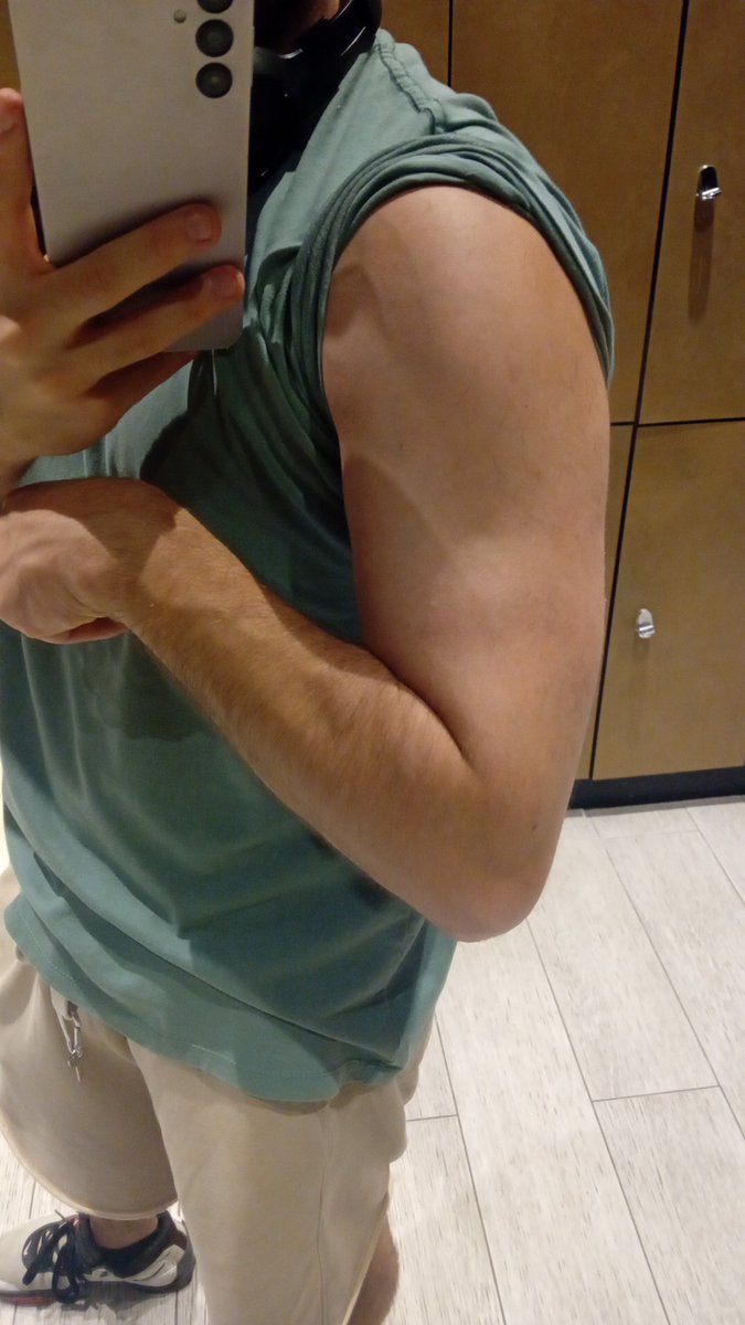 RyanLeLionesse's tweet photo. Some nice gym progress for you all #gym https://t.co/cEzjn4Itf0