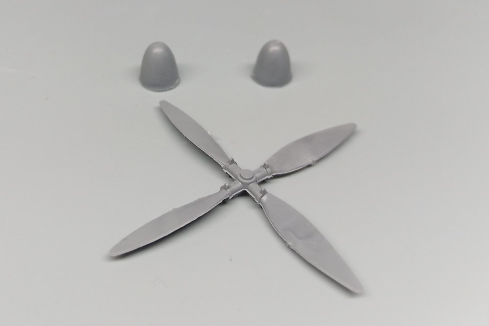 cccp_amodel's tweet photo. ミクロミル 1/72 Ju388
これから作る方の為に気になった所をメモ書きンゴ。
コクピット内は細かく再現されているンゴがサイズがどれもちょっとだけ大きいのでいろいろ干渉してそのままでは計器盤も取り付けられないンゴ。
座席パーツF30は形状の違うパーツ(F16と同じ形のパーツ)が入っているので背もたれなど加工が必要ンゴ。
背中の方向探知アンテナはハセガワJu188と比較してかなり大きい上にクリアーパーツだけしか用意されていないので中身を作る必要があるンゴ(塗装指示は機体色で塗りつぶし)。
スピナーは塞がった穴を空けてプロペラと組む必要があるンゴ。大きさも左右で違っているので削って揃えるンゴ。
#セーブザマナティー