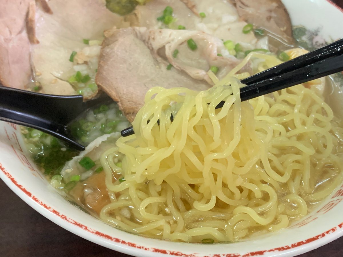 imasa12's tweet photo. 13日。
いろいろ迷って水沢の温泉♨️へ
途中の昼麺は照清さんに久々訪麺です
メニューを見てびっくり🫨
お値段変わらずです🫣
塩チャーシュー大盛780円をいただきました
食後は薬師堂へ行くとお休み😱
結局Uターンして桃の湯♨️でまったり
温泉と岩盤浴、マッサージ機をローテーション https://t.co/dW0qQK3UiZ