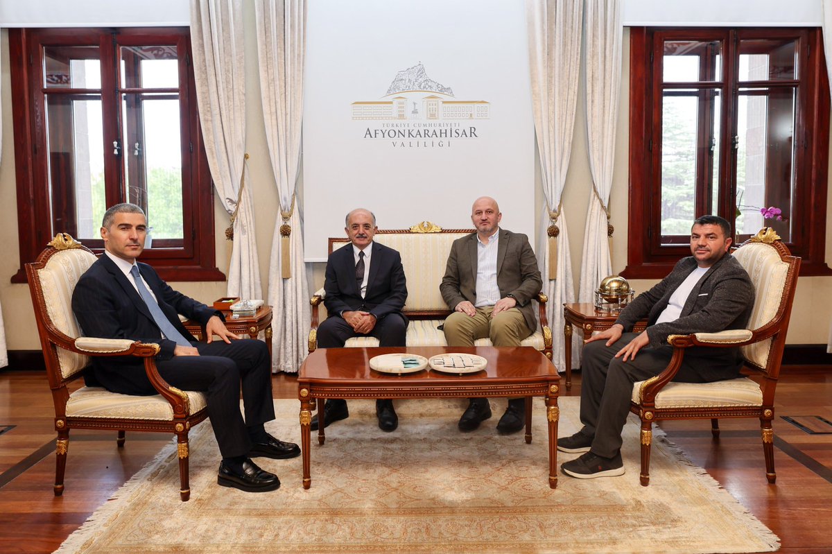 AfyonValiligi's tweet photo. Valimiz Dr. Naci Aktaş’a ziyarette bulunan;

🔸Sandıklı Cumhuriyet Başsavcısı Celal Kaplan ve Sandıklı Ağır Ceza Mahkemesi Başkanı Mesude Ateş’e,
🔸Giresun Federasyonu Genel Başkanı Muhterem Memiş, Başkan Yardımcısı Zafer Tahmaz ile Afyonkarahisar Giresun Şehitlerini Koruma ve Yaşatma Derneği Başkanı Selahattin Özkara’ya,

Nazik ziyaretleri için teşekkür ederiz.