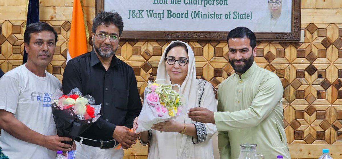 drdarakhshan's tweet photo. Public Darbar was held at Waqf Board Central Office in Srinagar where I met more than 50 public deputations and many individuals. Discussed varied issued related to the Waqf Board management, public welfare &amp; also governance related discourses took place. https://t.co/vUqtLWSjvV