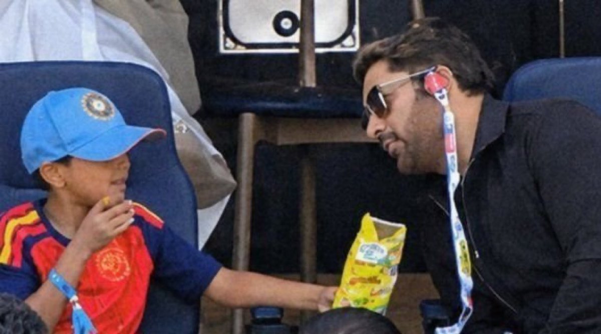 fuckofbc's tweet photo. Nigga offering chips to someone who only eats balls 😭😭 https://t.co/3rEVBKxW2k