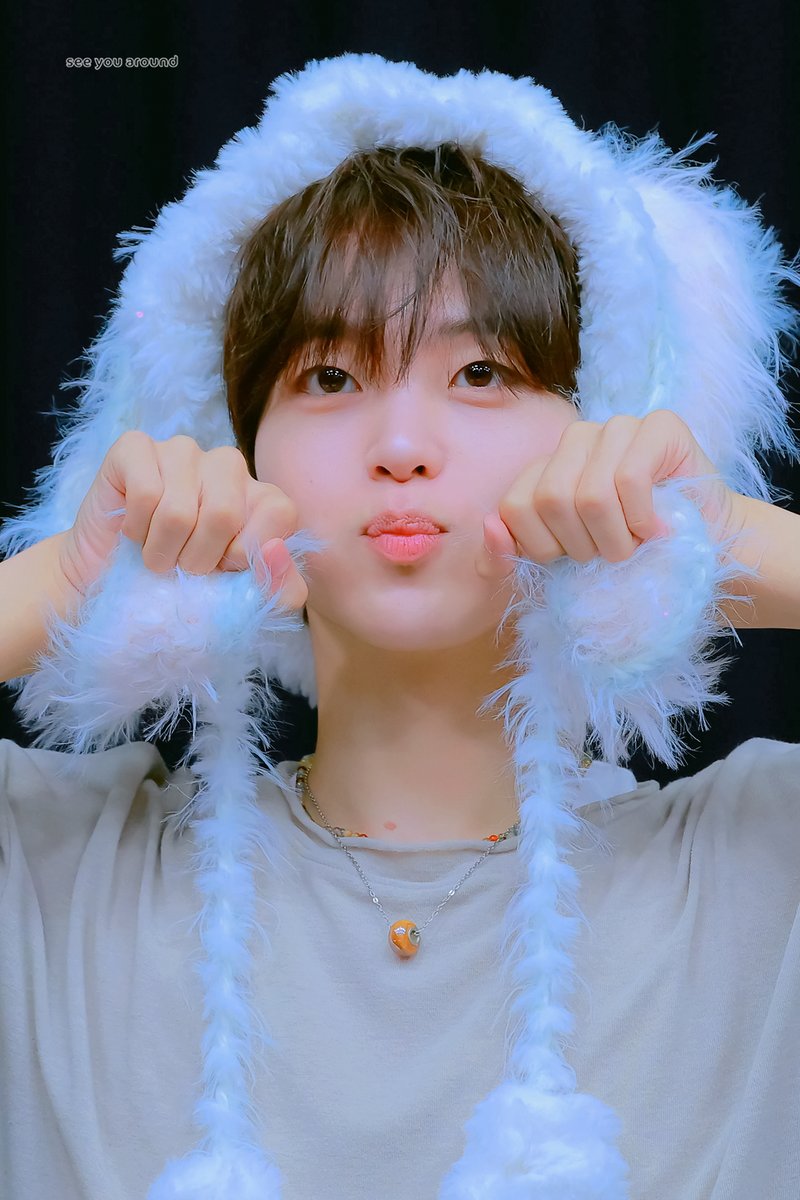 around_02's tweet photo. 260704 팬사인회

#CRAVITY #형준 
#크래비티 #HYEONGJUN https://t.co/uhxjDtgjeG