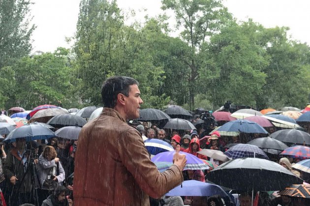 TaniaCrespo3's tweet photo. ¿Veis la imagen? Cuando se creó la plaza en Badajoz a la que optó David Sánchez, Pedro iba de pueblo en pueblo hablando a la militancia con todo el aparato en contra, no le cedían ni locales. 
¿Y un tribunal de provincia me va a decir a mí que sabían de su influencia a futuro? https://t.co/3nYwJYxCiE
