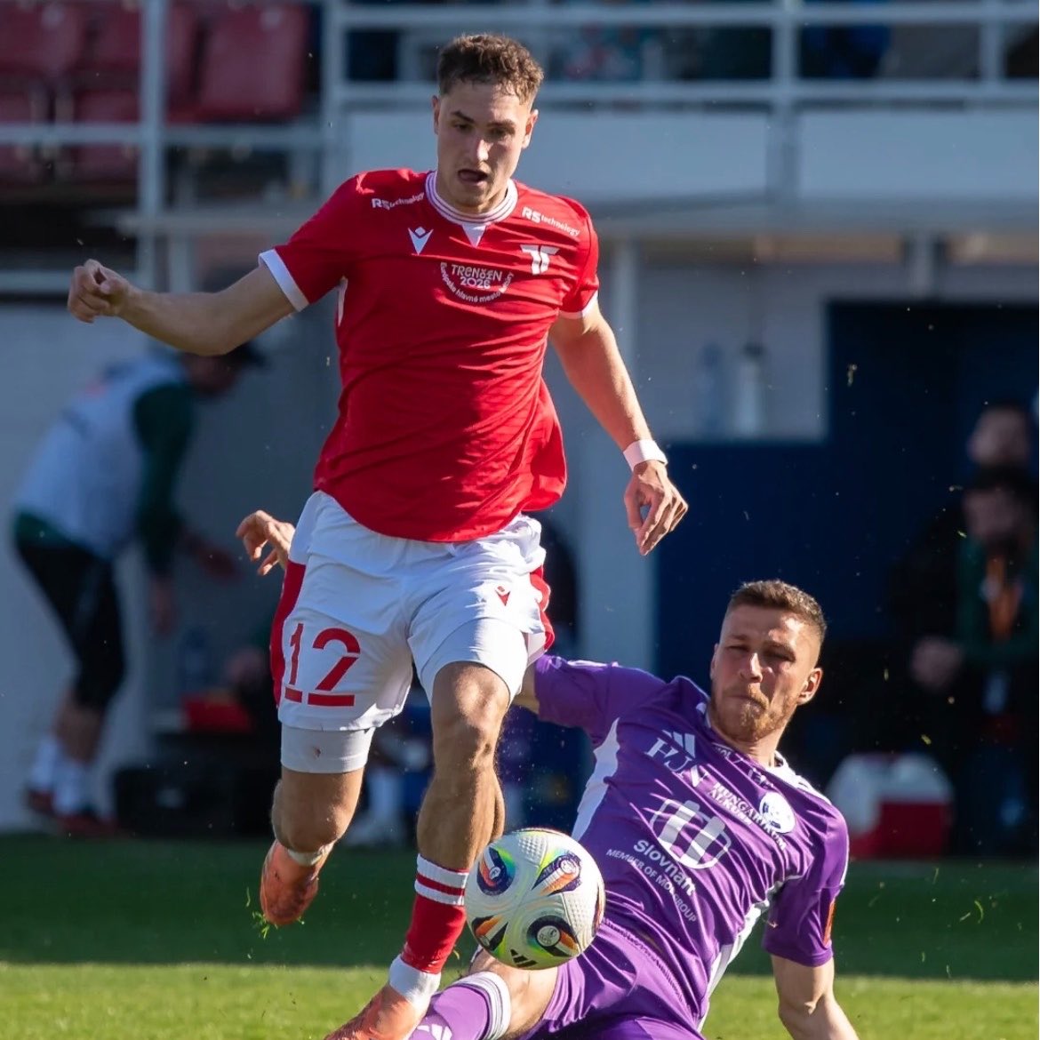 WFCGRONINGEN's tweet photo. FC Groningen is nog steeds in onderhandeling met de mannen uit Slowakije
FCG heeft 600.000 over voor Nikolas #Brandis een 21 jarige 🇸🇰 LB van AC Trencin en Slowakije O21 #lowej https://t.co/GeSO91lIRT