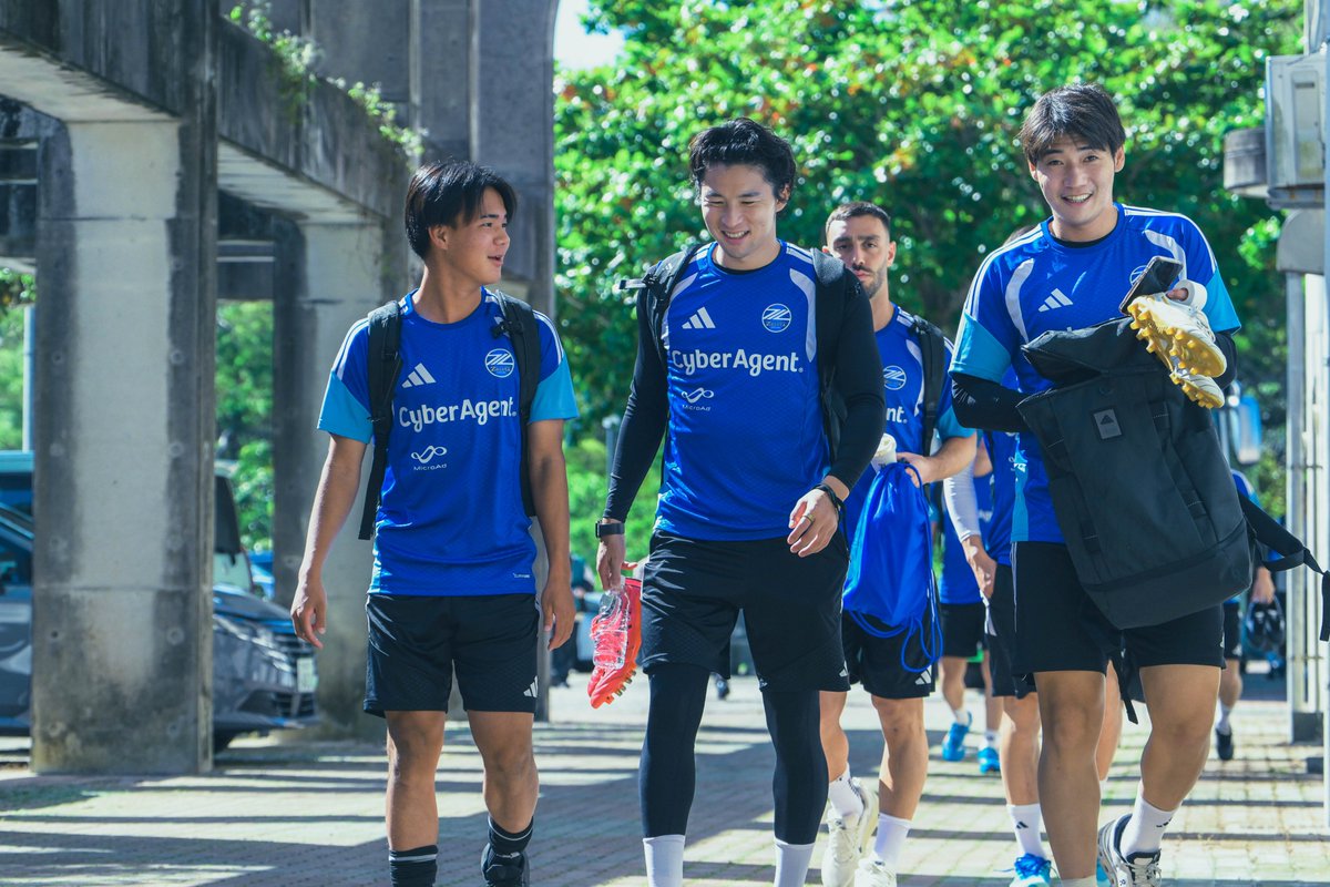 FcMachidaZelvia's tweet photo. 🏝️ 𝑶𝒌𝒊𝒏𝒂𝒘𝒂 𝐂𝐚𝐦𝐩 𝐃𝐚𝐲 𝟏 🌺

厳しい暑さの中、
沖縄キャンプ1日目がスタートしました🔥

#FC町田ゼルビア #zelvia
#沖縄キャンプ2026 https://t.co/jGzXWjKGbO