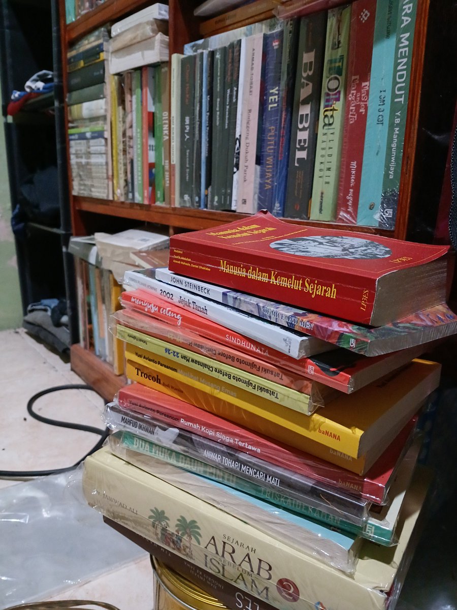 tifosi_XLVIII's tweet photo. Pingin tambah/ganti rak sih, tapi kamar udh sesak. Keuangan jg gak semewah itu buat nyokong https://t.co/p66ssWDoNG