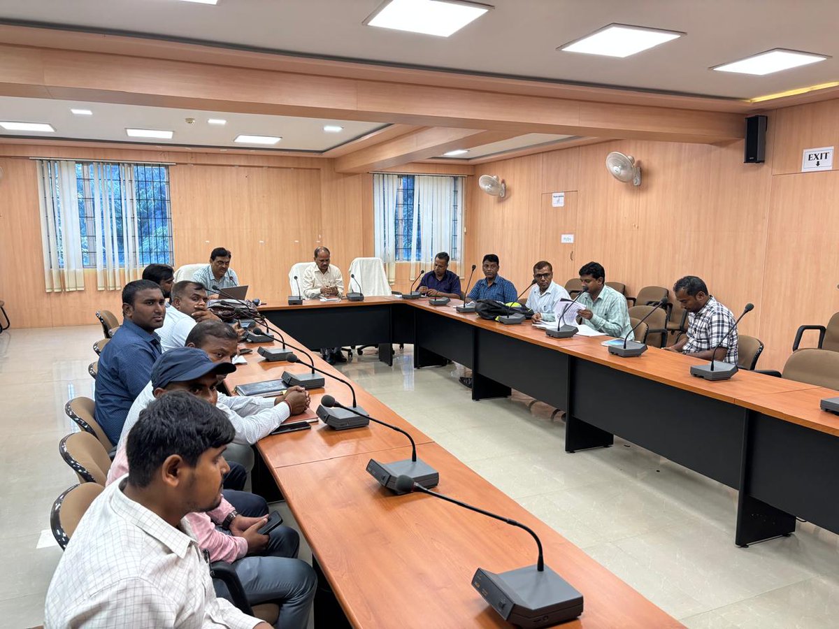 NWDA_MOWR's tweet photo. Meeting with Chief Engineer, WRD, Saharsa on 463 hindrances observed on Minor / Sub- Minor canal Network of Kosi-Mechi Intra State Link Project

#WaterConservation #ConfluenceOfRivers #LakshadweepSea #SaveWater #WaterManagement #JalShakti https://t.co/UlceJUoff0