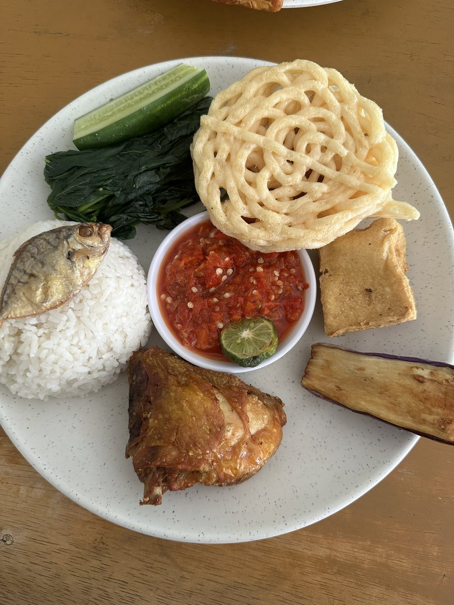 chocovelv's tweet photo. Pada akhirnya memutuskan kembali lg ke sini di tengah berbagai pilihan yg kmrn sempet muncul 😀💤 i chose to see familiar faces https://t.co/Wj7mvkPyCU
