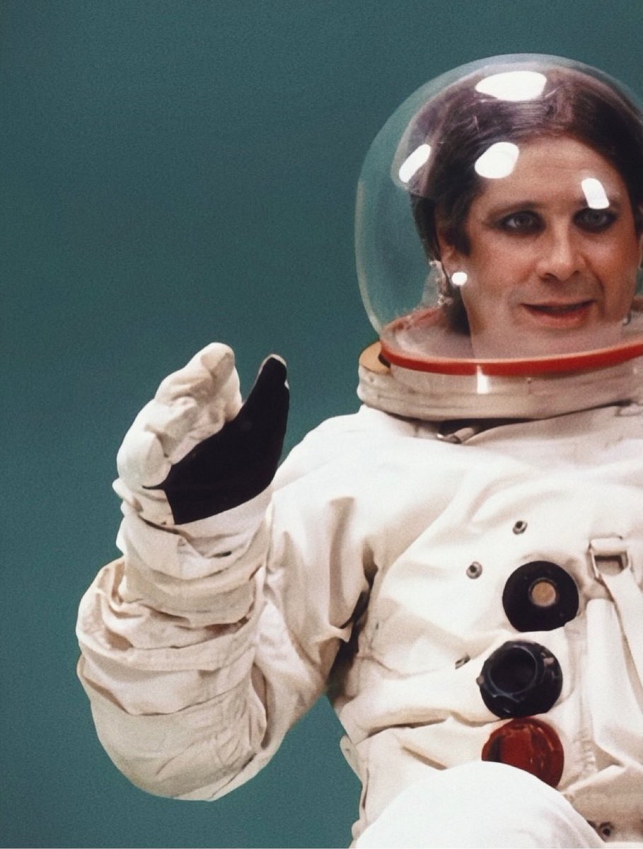 OzzyOsbourne's tweet photo. Scary little green men, 
Do you believe in
Scary little green men 
(it's the end)
https://t.co/g4xOYEC2si https://t.co/G10z15ma3Y