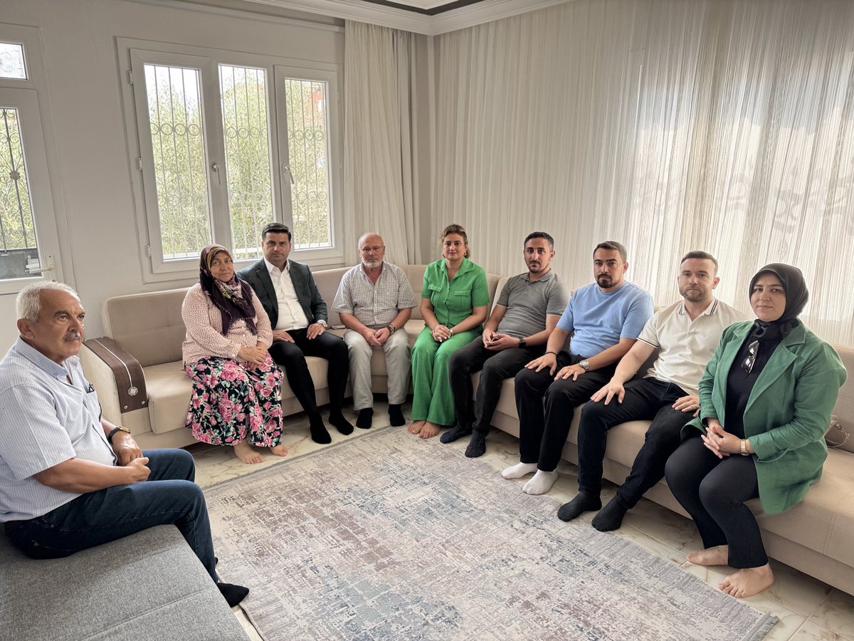 PolatKaya01's tweet photo. Şehidimiz Murat Özkozanoğlu’nun kıymetli babası Hasan Özkozanoğlu amcamızı ve kıymetli annesini ziyaret ederek hayır dualarını aldık.

Aziz şehidimizi rahmet ve minnetle yâd ediyor, kıymetli ailesine sağlık ve sabır diliyoruz. https://t.co/U5KoXohAhm
