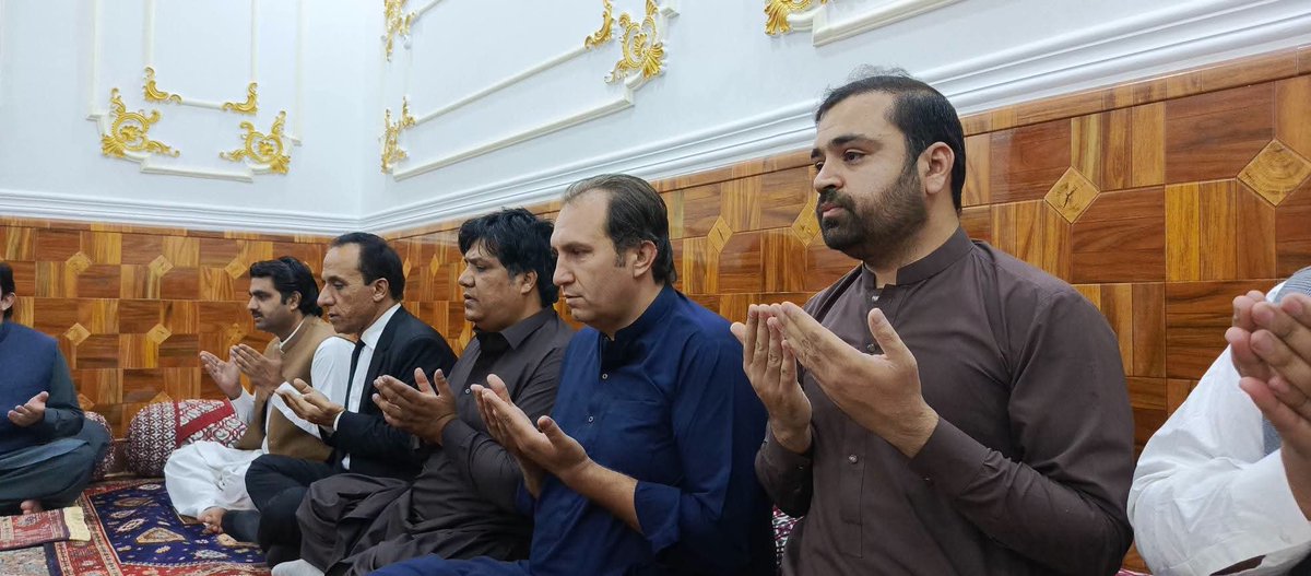 NDM_Official's tweet photo. کوئٹہ: نیشنل ڈیموکریٹک موومنٹ کے چیئرمین محترم محسن داوڑ نے کوئٹہ میں چمبر اف کامرس کے نائب صدر حاجی اختر کاکڑ، ظفر اللہ کاکڑ، نوجوان دانشور و تجزیہ نگار رفیع اللہ کاکڑ، شمس اللہ کاکڑ اور آکسفورڈ یونیورسٹی سٹوڈنٹس یونین کے صدر اسرار اللہ کاکڑ کے والد مرحوم حاجی عطاء اللہ خان ک��کڑ کی وفات پر تعزیت کرتے ہوئے مرحوم کی مغفرت کیلئے دعا کی اور لواحقین سے دلی ہمدردی کا اظہار کیا۔