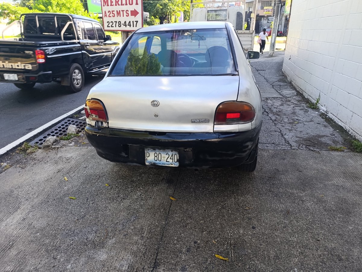 Pilijute's tweet photo. @VMTElSalvador sobre el blvd Merliot está una ferretería Rudy siempre hay problema de carros y camiones en la acera ayuden pls. https://t.co/fCc41HRfVM