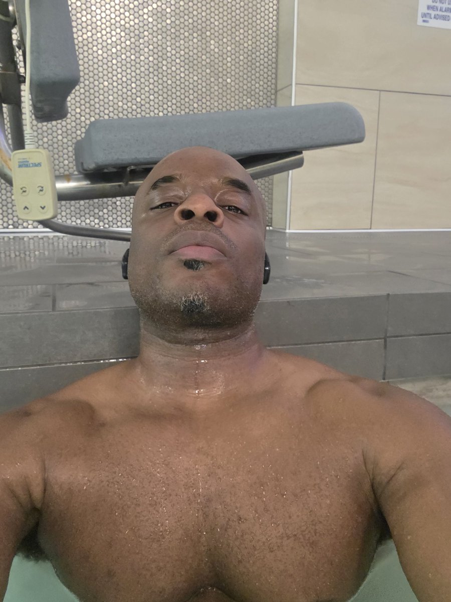 Buckslife4ever's tweet photo. After workout hot tub then cold plunge is where its at https://t.co/MEMWkUtZSU