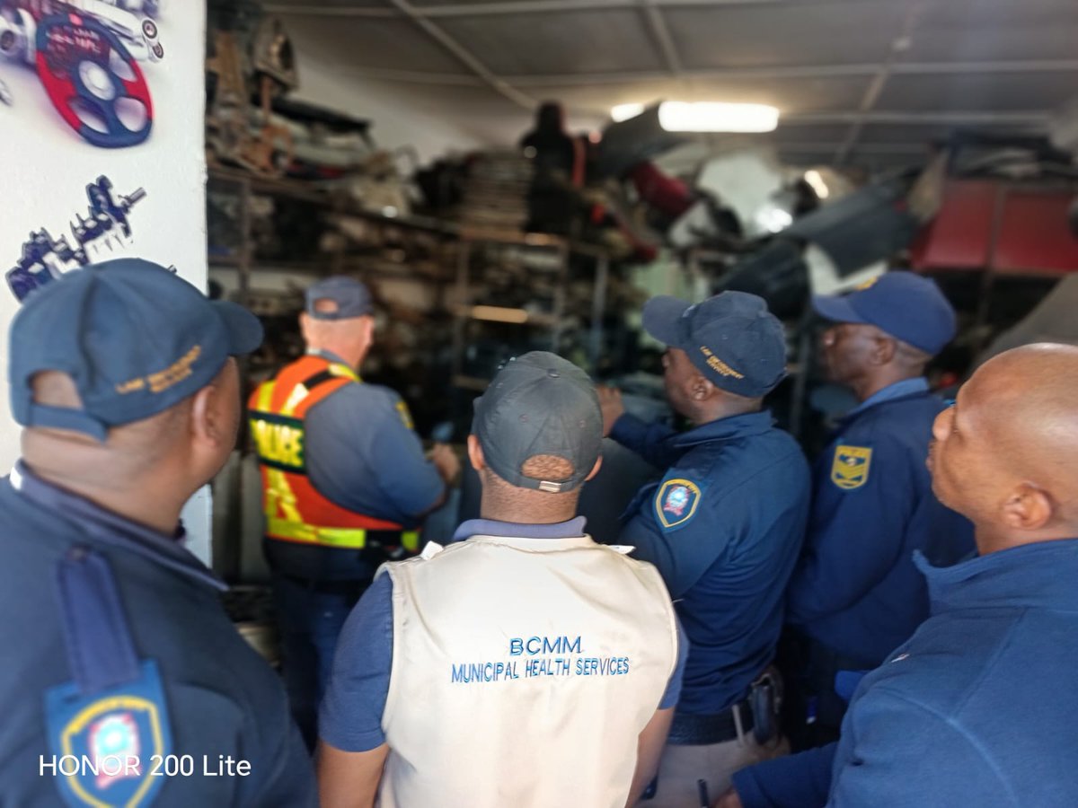 OfficialBCMM's tweet photo. A coordinated multi-department compliance operation was conducted today in kuGompo City CBD by members of the Safety and security cluster.

Various fines were issued for non-compliance and goods confiscated. #buffalocity #EasternCape #ACityHardAtWork https://t.co/3ajLK6Y89v