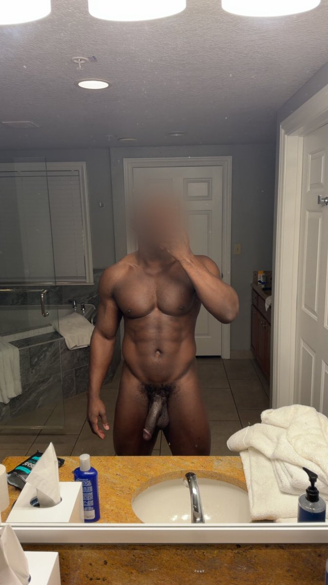 blacky_shaunn's tweet photo. If you got it flaunt it https://t.co/eXzuHA9ASN