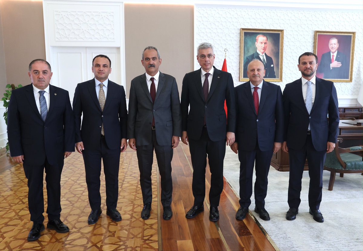 prof_mahmutozer's tweet photo. Sağlık Bakanımız Sayın @drmemisoglu’nu Ünye Belediye Başkanımız Hüseyin TAVLI, Fatsa Belediye Başkanımız İbrahim Etem Kibar, İlçe Başkanlarımız Hasan Fahri Alparslan ve Yasin Sarıçiçek ile birlikte ziyaret ettik. Sayın Bakanımız ile Ünye ve Fatsa’mızdaki sağlık yatırımlarına ilişkin değerlendirmelerde bulunduk. Bu kapsamda 👇
✅ Ünye ve Fatsa ilçelerimiz arasındaki 57 dönümlük araziye 100 ünitlik Ağız ve Diş Sağlığı Hastanesi yapımının ilave yatırım programına alınması ve
✅ Ünye ve Fatsa devlet hastanelerimizin doktor ihtiyacının karşılanması ve tıbbi cihaz ve altyapısının iyileştirmesi ile ilgili taleplerimizin karşılanması ile ilgili süreçleri başlatan, Ordu’muzun sağlık hizmetlerinin kapasite ve kalitesini iyileştirme konusunda her zaman destek olan Sağlık Bakanımız Sayın Kemal Memişoğlu’na tüm hemşehrilerim adına teşekkür ediyorum. 
#SeninİçinOrdu