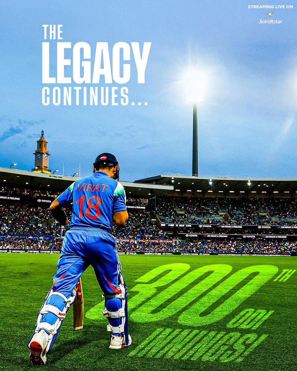 StarSportsIndia's tweet photo. 𝐀 𝐲𝐨𝐮𝐧𝐠𝐬𝐭𝐞𝐫 𝐰𝐢𝐭𝐡 𝐚 𝐝𝐫𝐞𝐚𝐦. 𝐀 𝐧𝐚𝐭𝐢𝐨𝐧 𝐛𝐞𝐡𝐢𝐧𝐝 𝐡𝐢𝐦. 𝟑𝟎𝟎 𝐎𝐃𝐈𝐬 𝐥𝐚𝐭𝐞𝐫, 𝐭𝐡𝐞 𝐬𝐭𝐨𝐫𝐲 𝐢𝐬 𝐬𝐭𝐢𝐥𝐥 𝐭𝐡𝐞 𝐬𝐚𝐦𝐞. 💙

#ViratKohli takes the field for his 300th ODI, carrying the hopes of billions once again.👏

#ENGvIND https://t.co/gQ4GPHTJmL