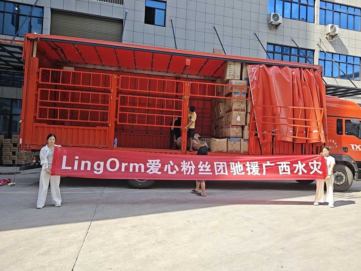 LingOrm_BaseCN's tweet photo. 💜LingOrm x Guangxi Flood Relief 🕊️

Today, the 35,740.27 RMB raised through our Guangxi flood relief fundraising project in the name of LingOrm has been fully used to purchase essential supplies needed by the affected communities, which have now been delivered to the disaster area.

Being a fan is not only about supporting the people we love, but also about bringing people together to spread kindness and make a positive impact. 

Thank you to everyone who contributed and helped carry this love further.

We sincerely wish everyone affected safety, good health, and strength. May the affected areas recover soon and communities rebuild their homes with hope. 🤍

今日，我们以 LingOrm 的名义发起的广西水灾援助筹款中，所募集的 35,740.27 元人民币已全部转换为灾区所需的救援物资，并送达当地灾区。

追星不仅是一份喜爱，也可以成为汇聚善意与力量的方式。感谢每一位参与其中的朋友，让这份爱跨越距离，传递到更多需要帮助的地方。

愿受灾群众平安健康，愿灾区早日恢复，家园早日重建。🤍

#LingOrm #หลิงออม
#LingOrm_BaseCN
@linglingsirilak @ormmormm