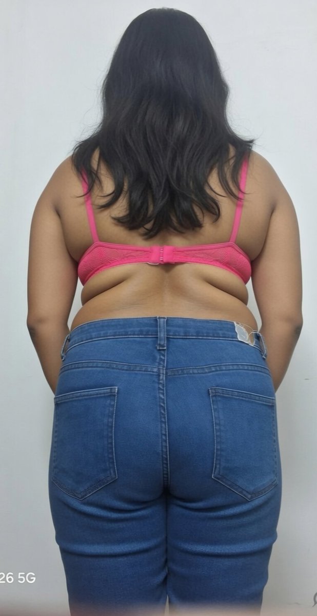 BhabhiU's tweet photo. Who love meaty folded curves 😉😉 https://t.co/2VTZkEk0pL