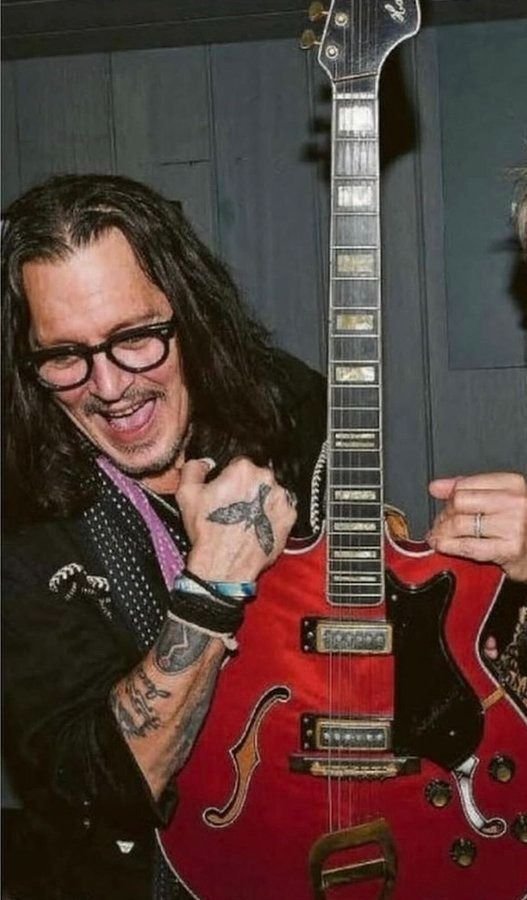Johnny Depp tweet media