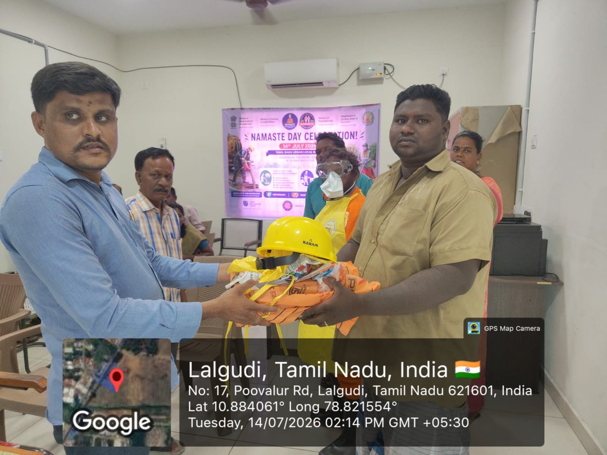 LalgudiCommr's tweet photo. இலால்குடி நகராட்சியில் நமஸ்தே (NAMASTE) தினத்தை முன்னிட்டு தூய்மை பணியாளர்களுக்கு நகராட்சி சார்பில் மருத்துவ முகாம் மற்றும் பாதுகாப்பு உபகரணங்கள் வழங்கப்பட்டது.

@CMOTamilnadu @GSBediIAS @SwachhBharatGov @MoHUA_India @MSJEGOI 
 
#MawsTamilNadu | #NamasteDay https://t.co/m2QhFryK0Y