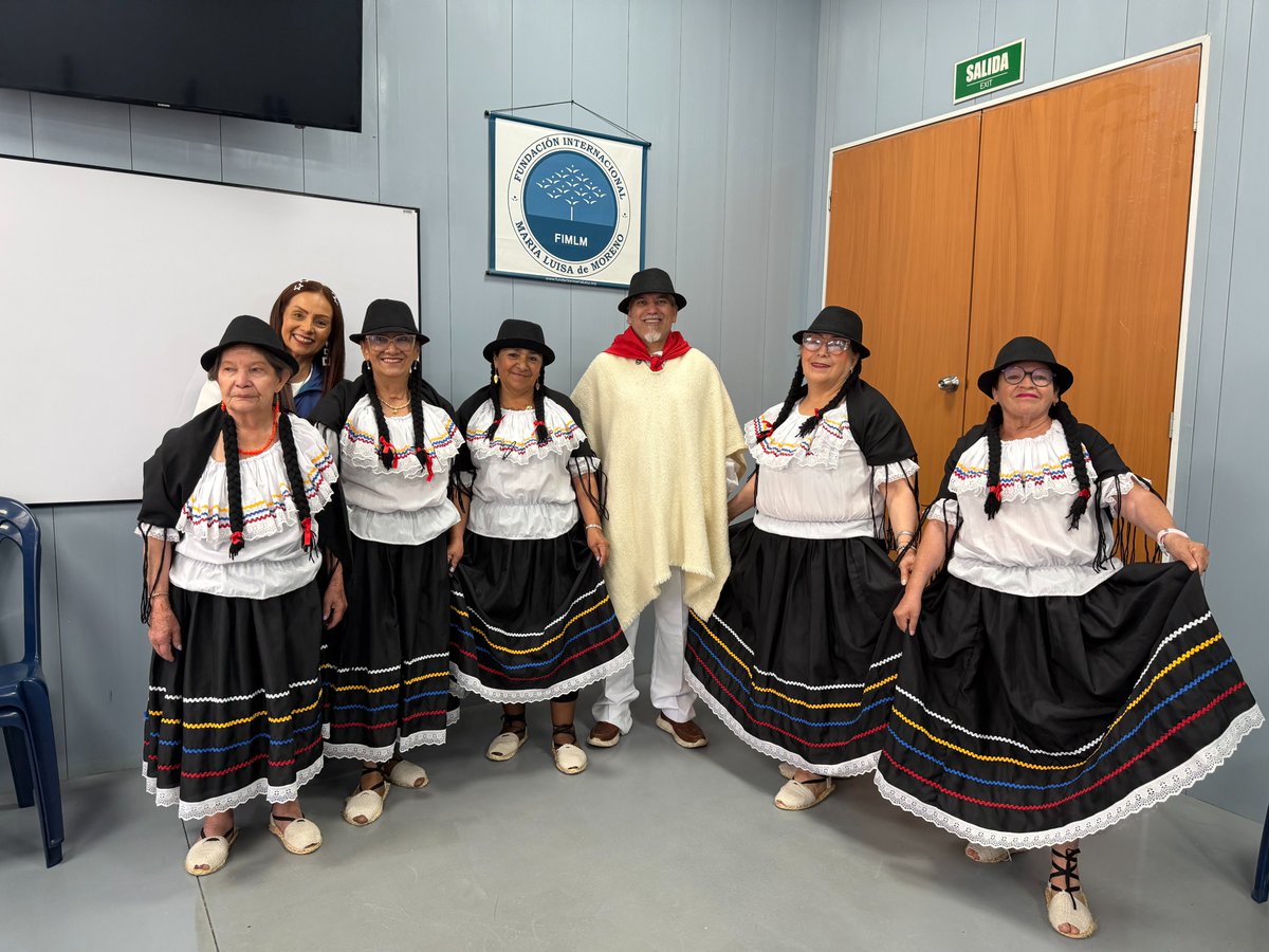 FIMLM's tweet photo. #FamiliasProductivas | En Bosa Recreo • Bogotá, la Fundación Internacional María Luisa de Moreno celebró la graduación del proyecto Bienestar para la Persona Mayor.✨

👉Conoce más en nuestra página web: https://t.co/nPtBVgELSL

#FIMLM #BienestarParaLaPersonaMayor #BosaRecreo https://t.co/jFKPnZqJ9u
