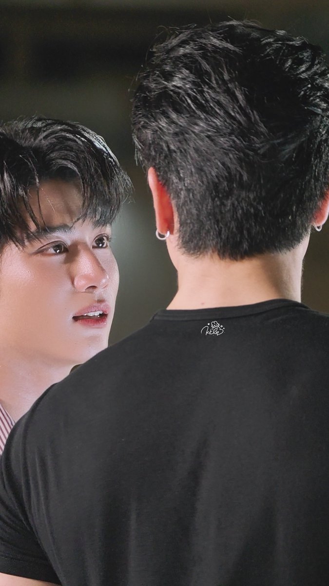 kklnpv's tweet photo. พี่เค้าหล่อใช่ป่ะลูก แม่ก้อชอบเหมือนกัน ฮืออออ😫

InnOngsa Fan Gathering  
#พบแฟนไปกับภพทิน https://t.co/5lNo8gzv0y