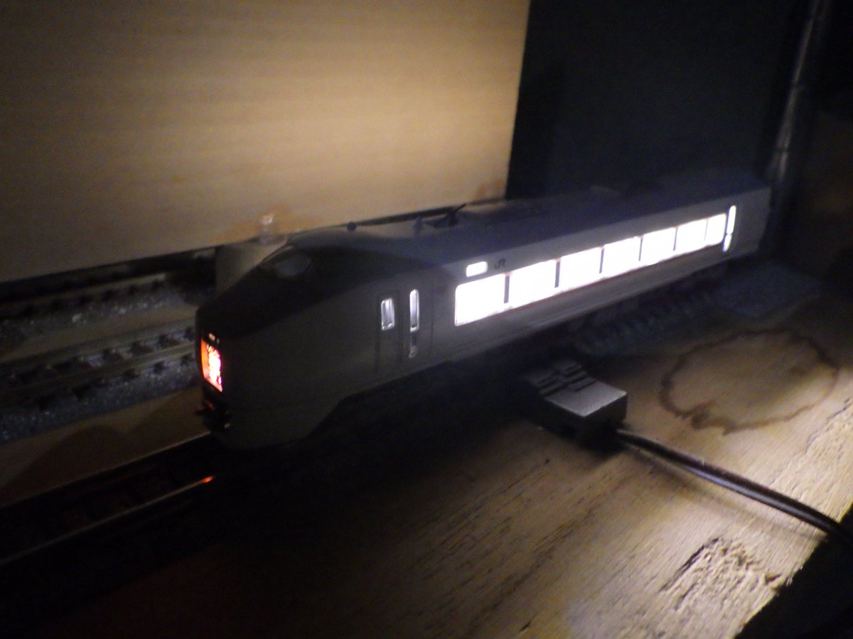 japan_trainview's tweet photo. 本日は、KATOの651系に室内灯の取り付け作業を行いました。　＃鉄道模型　＃Nゲージ https://t.co/1UANAUgVh8