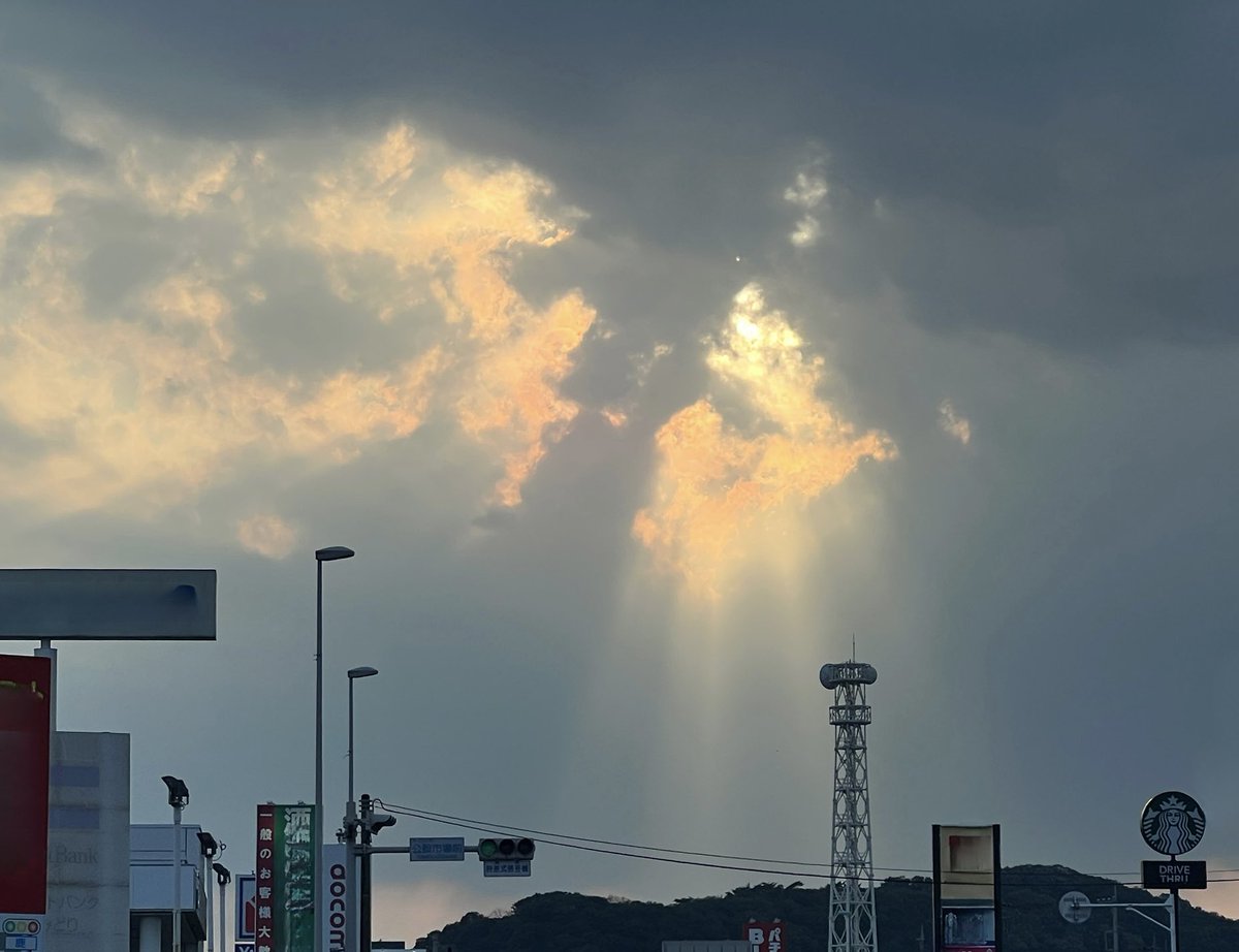 News28970712's tweet photo. ・*·̩͙꒰ঌ🪜天使の梯子🪜໒꒱·̩͙⋆.*
#夕焼け
#Sora
#ユウソラ
#カコソラ
2026-07-14 https://t.co/SDst8Y3Lzd