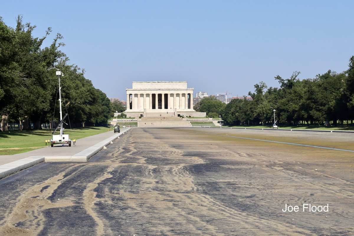 joeflood's tweet photo. Some closer-in photos of the Reflecting Pool. The blue liner is still there but it's covered in dirt and debris. There's a lot of glare from some angles. Note the fence and security cameras https://t.co/vcglt3sgxG