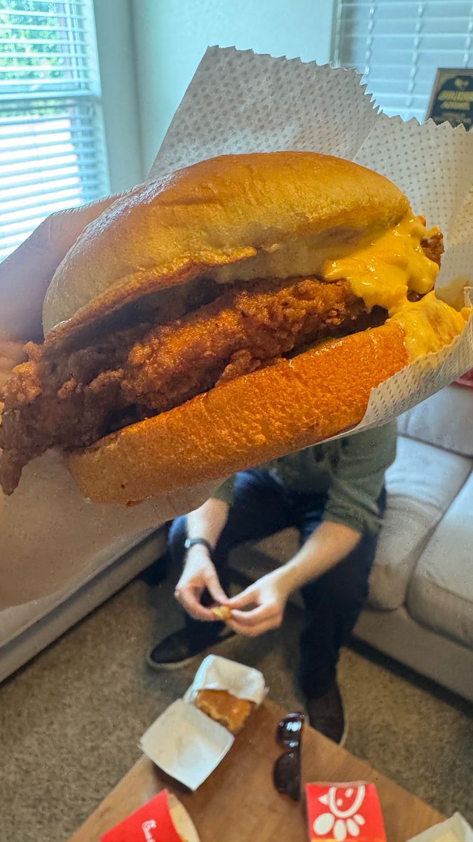 100PercentEat's tweet photo. Our Heroes hears that Chick-fil-A put honey on a chicken sandwich so you KNOW they have to try it. What a novel concept.
New 100% Eat is out now. https://t.co/aIjYAJ0DDI