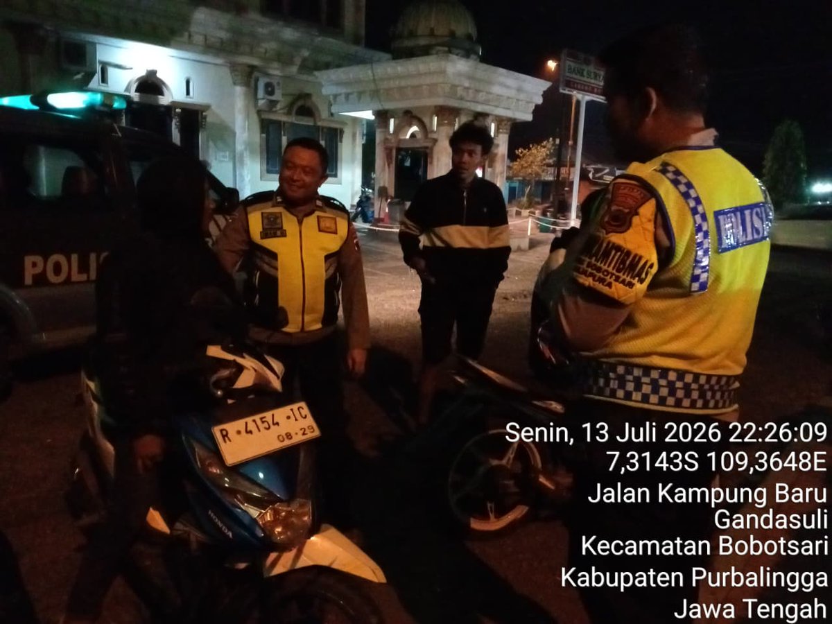 PBobotsari02's tweet photo. Patroli Kamtibmas personil Polsek Bobotsari https://t.co/ONEOGoT9O4