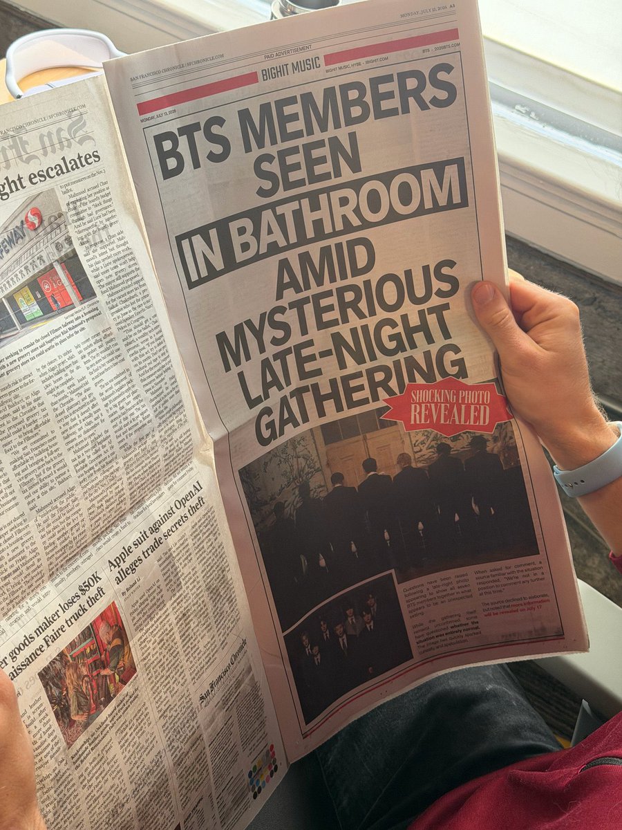 JUNG9795_'s tweet photo. KALIAN READY GAK GUYS?? 

PROMOSI NORMAL KALI INI KEREN BGT SIH 😳 
mau heran tapi ini BTS, kalo promosi pasti banyak teka tekinya bgt 😭

isi korannya tertulis: 

"BTS MEMBERS SEEN IN BATHROOM AMID MYSTERIOUS LATE-NIGHT GATHERING"

“gara-gara beredar foto larut malam yg diduga nunjukin ketujuh member BTS lagi bareng, banyak orang langsung heboh dan mulai bertanya-tanya karena situasinya keliatan agak nggak biasa.
meski belum ada konfirmasi apa pun, ada juga yang mulai bertanya-tanya, “ini beneran situasi yang normal nggak sih?”
alhasil fotonya langsung bikin heboh dan jadi bahan spekulasi.
pas dimintain komentar, sumber yang katanya tahu soal situasi ini cuma jawab, “untuk sekarang kami belum bisa kasih komentar lebih lanjut.”
mereka juga nggak mau ngasih bocoran apa-apa, tapi bilang kalau SEMUA BAKAL DIJELASIN TANGGAL 17 JULI”

anjay LAMRON aka NORMAL ON JULY 17TH ON SPOTIFY!!! web bangtan jg udah muncul tuhh 🤯💜
#BTS_NORMAL
#BTS_ARIRANG