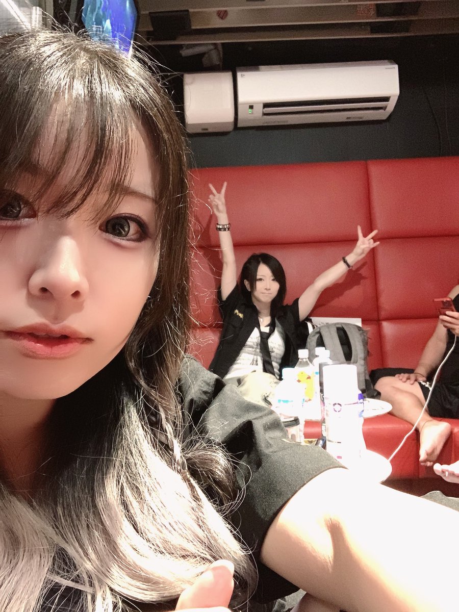 yuribass0521's tweet photo. 渋谷eggmanにてASH FRASTでしたー🔥
逢いに来てくれた皆様
声掛けてくれた皆様
ほんとにありがとうでした❣️
ASHのファンの皆様に声掛けて貰えるのほんと嬉しいです☺️
8月9月はツアーも行くので各地での出会いも楽しみ😍
その前に次回のASHは7/29です☝️

あやかたんのMCの言葉にじーんとした日でした☘ https://t.co/FWtgdvUWeK