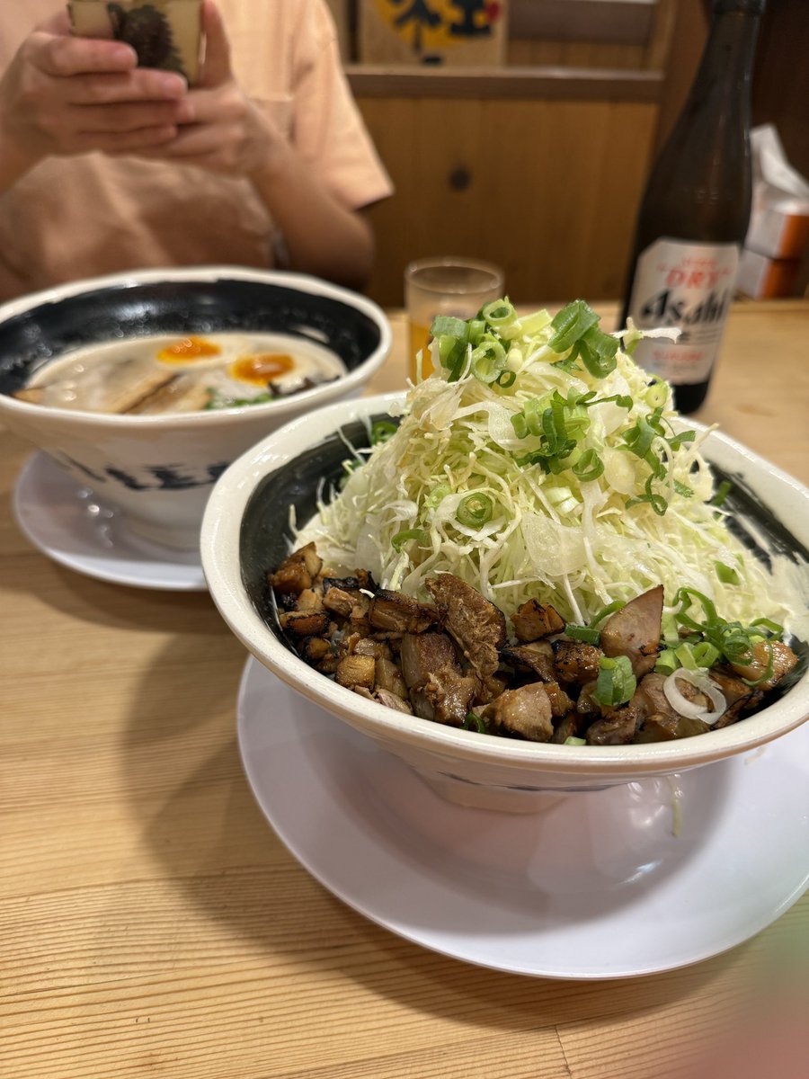 sbr_yy's tweet photo. ママ友とラーメンの好みが、濃いラーメン好き、脂多め好きと似ていて、ラーメン部発足🍜

来れなかったママ友もいて、コメダから合流した子、そこも来れなかった子のとこ行って日付変わるわでアラフォー4人で外で喋ってた🤣

楽しすぎっ🥰 https://t.co/VuTh04qvWn