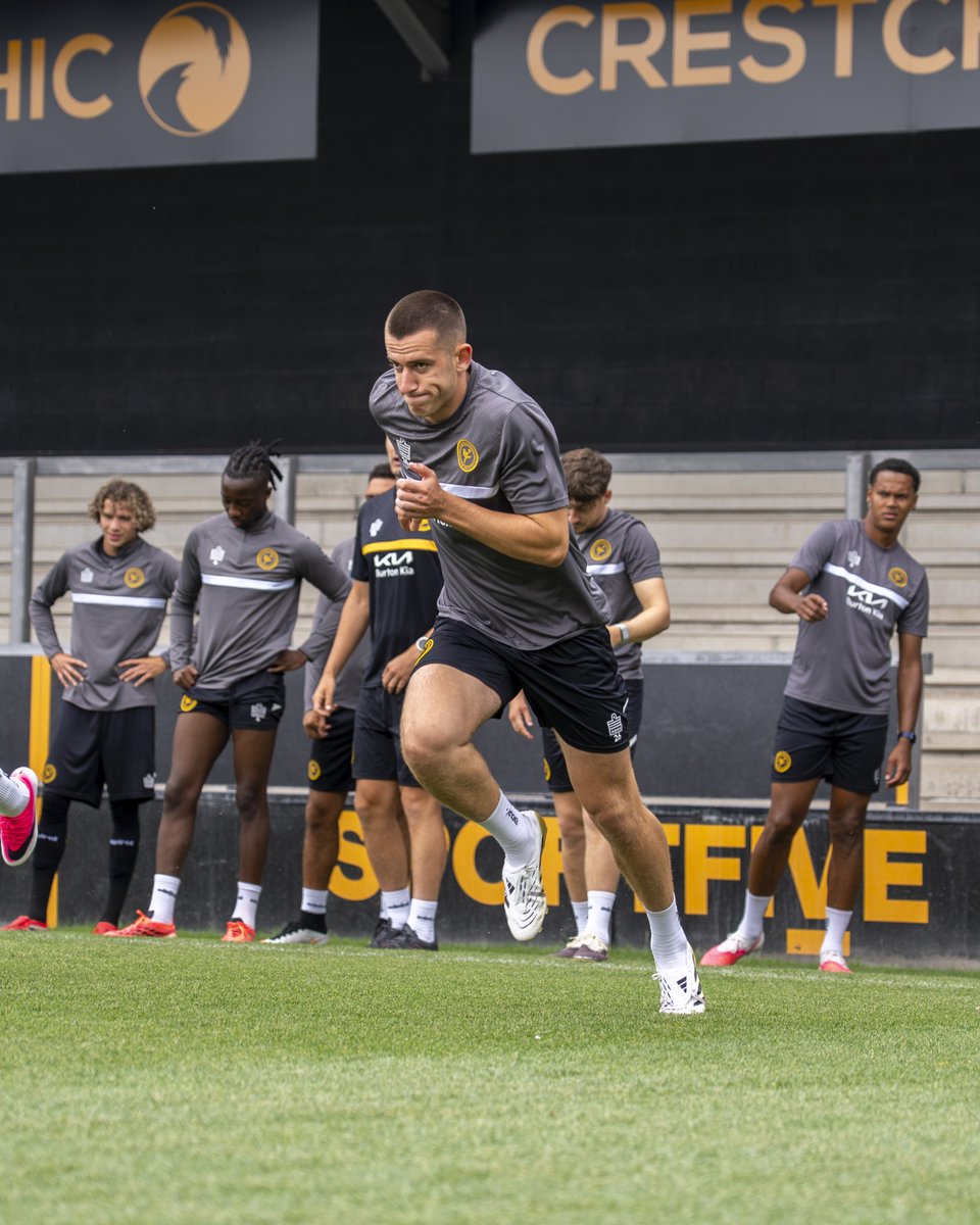 burtonalbionfc's tweet photo. Take a look at the training gallery from today's home workout.

🖼️ https://t.co/AEWiQpjxMV

#TheBrewers https://t.co/yvBGCXttFm