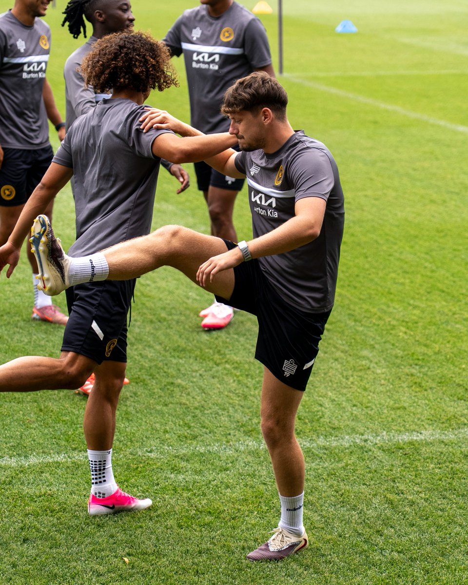 burtonalbionfc's tweet photo. Take a look at the training gallery from today's home workout.

🖼️ https://t.co/AEWiQpjxMV

#TheBrewers https://t.co/yvBGCXttFm